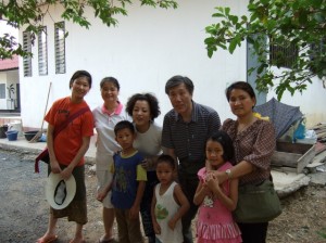 希望の家のスタッフと子供たちと支援者のみなさん